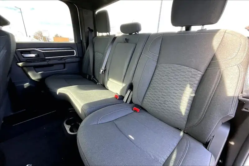 2026 RAM 2500 Big Horn, bílá, 0 km, dovoz Kanada — foto 10 z 12