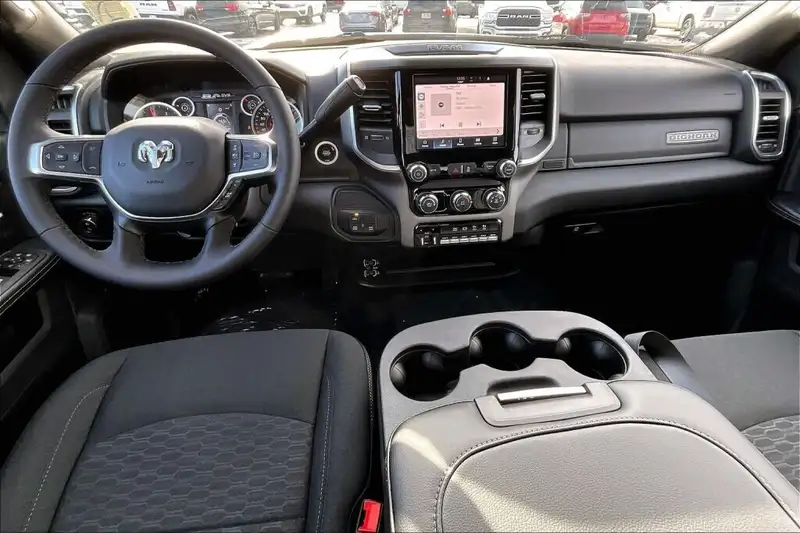 2026 RAM 2500 Big Horn, bílá, 0 km, dovoz Kanada — foto 5 z 12