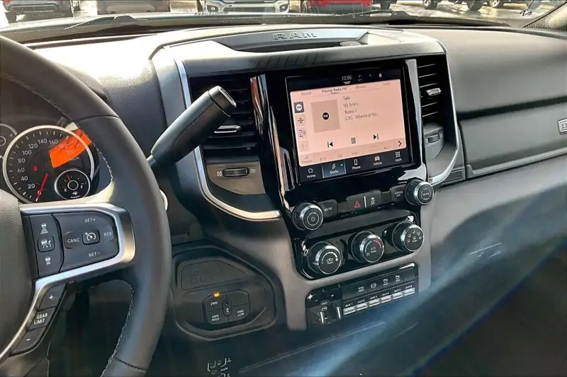 2026 RAM 2500 Big Horn, bílá, 0 km, dovoz Kanada — foto 6 z 12