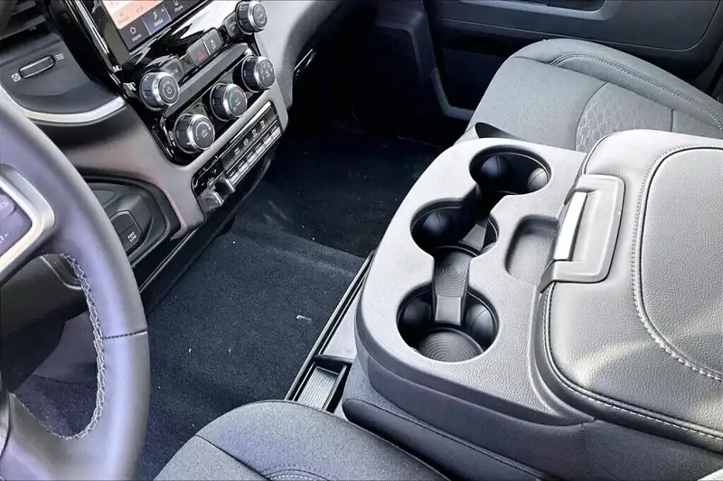 2026 RAM 2500 Big Horn, bílá, 0 km, dovoz Kanada — foto 7 z 12