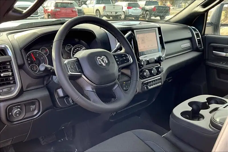 2026 RAM 2500 Big Horn, bílá, 0 km, dovoz Kanada — foto 8 z 12
