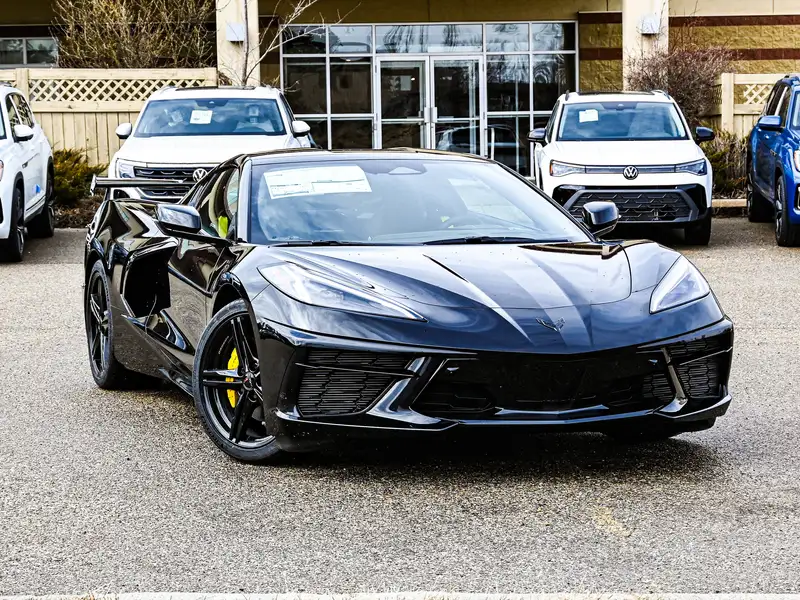 2026 Chevrolet Corvette 2LT, černá, 31 km, dovoz Kanada — foto 2 z 12