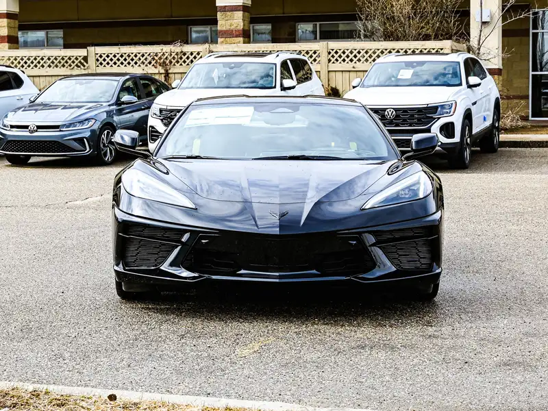 2026 Chevrolet Corvette 2LT, černá, 31 km, dovoz Kanada — foto 3 z 12
