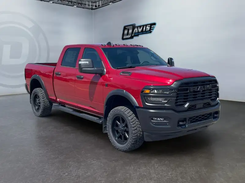 2026 RAM 2500 Warlock, červená, 53 km, dovoz Kanada — foto 3 z 12