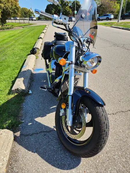 2005 Suzuki Boulevard, černá, 10 543 km, dovoz Kanada — foto 2 z 7