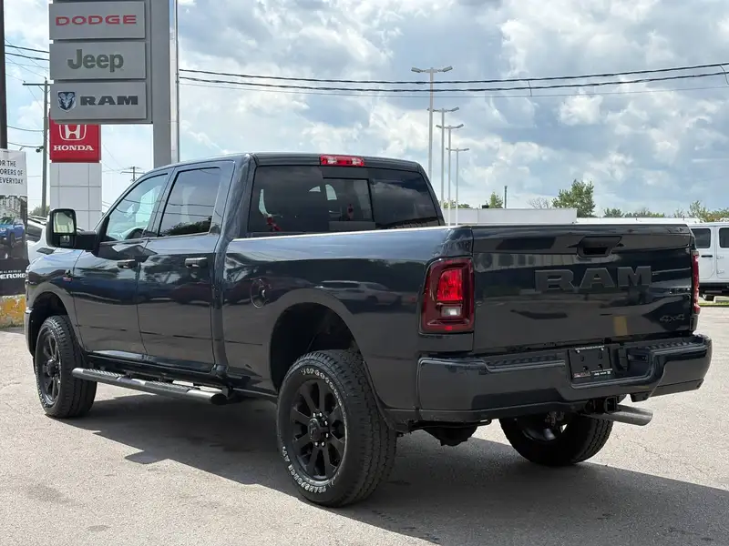 2027 RAM 2500, modrá, 35 km, dovoz Kanada — foto 2 z 12