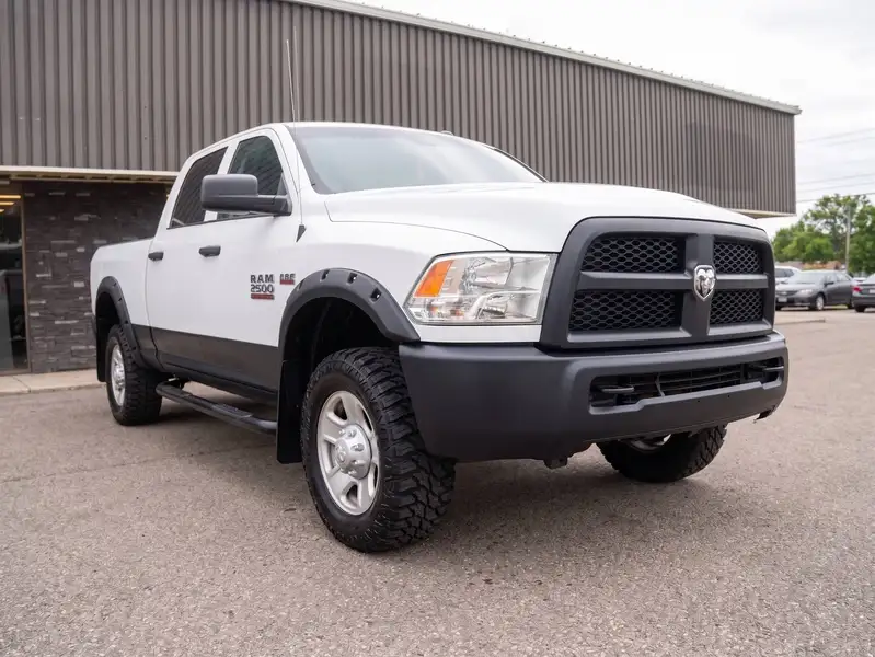 2016 RAM 2500 ST, bílá, 219 600 km, dovoz Kanada — foto 2 z 9