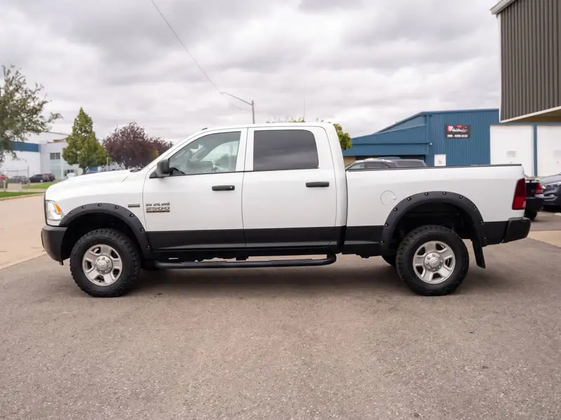 2016 RAM 2500 ST, bílá, 219 600 km, dovoz Kanada — foto 7 z 9