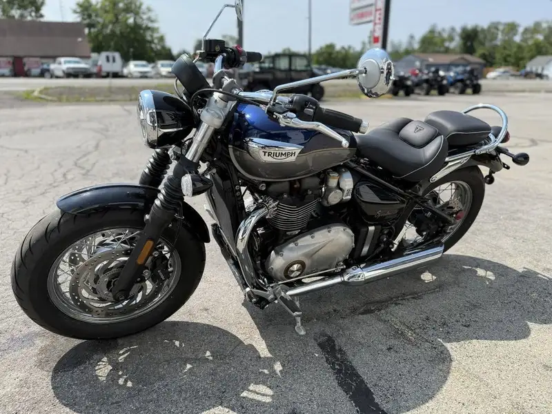 2024 Triumph Unspecified, 1 300 km, dovoz Kanada — foto 4 z 12