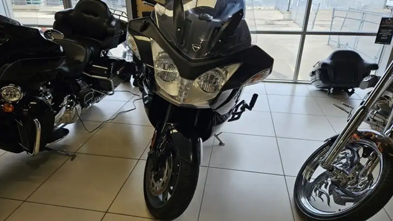 2015 Triumph Trophy, černá, 24 357 km, dovoz Kanada — foto 2 z 5