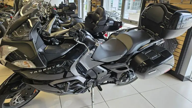 2015 Triumph Trophy, černá, 24 357 km, dovoz Kanada — foto 5 z 5