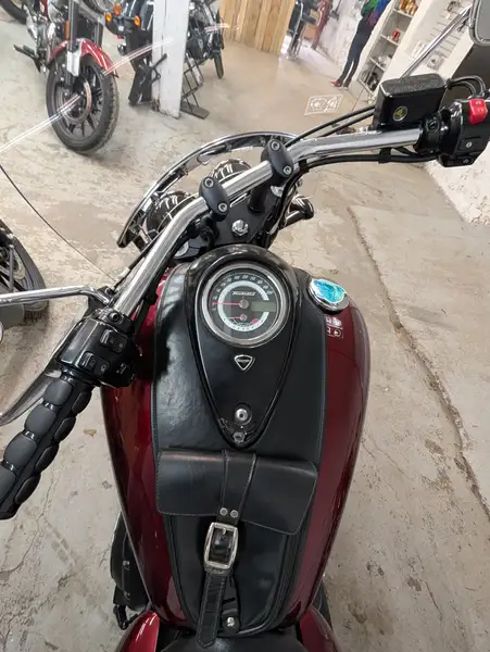 2018 Triumph Thunderbird, červená, 57 850 km, dovoz Kanada — foto 4 z 5