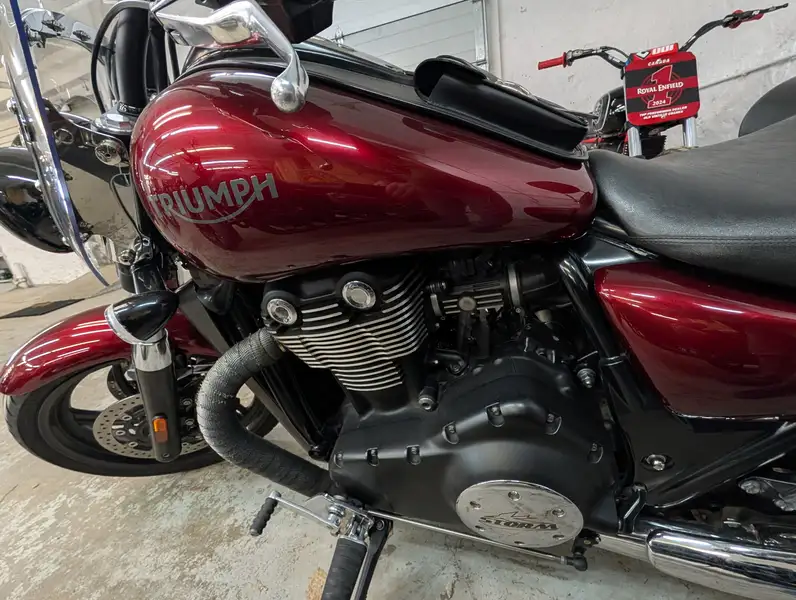 2018 Triumph Thunderbird, červená, 57 850 km, dovoz Kanada — foto 5 z 5