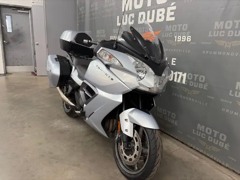 2013 Triumph Trophy, 46 817 km, dovoz Kanada — foto 3 z 12