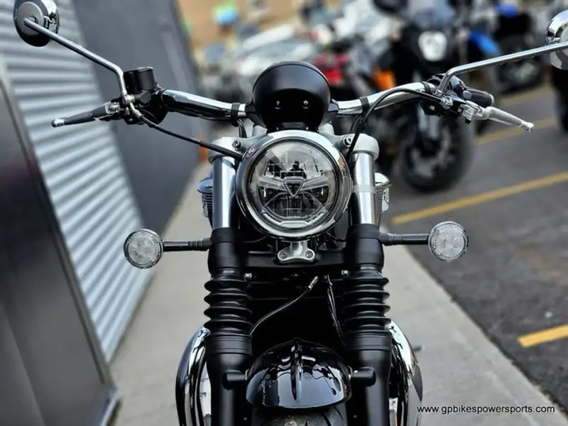 2025 Triumph Speedmaster, modrá, 0 km, dovoz Kanada — foto 6 z 12