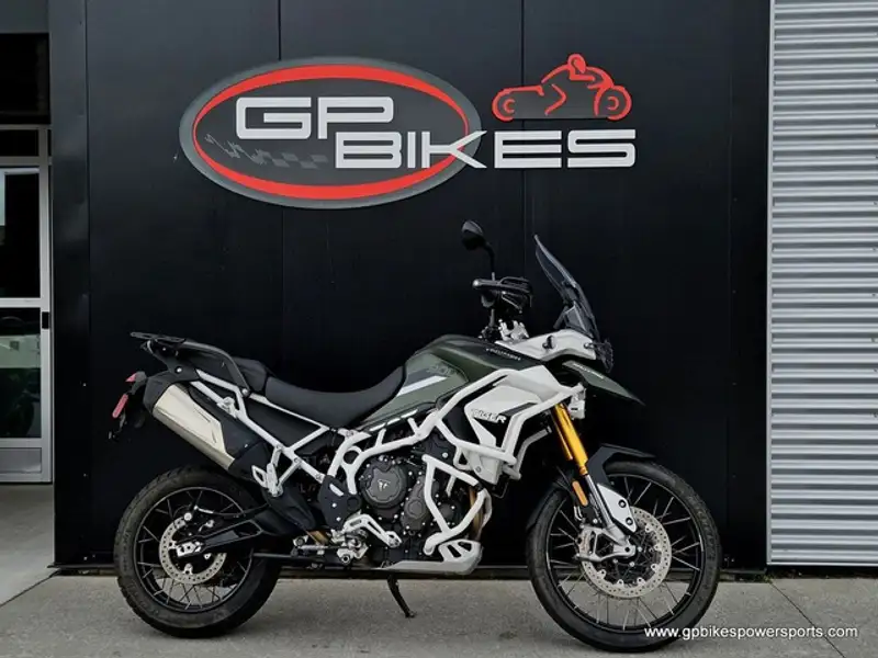 2023 Triumph Unspecified, zelená, 18 273 km, dovoz Kanada — foto 2 z 12