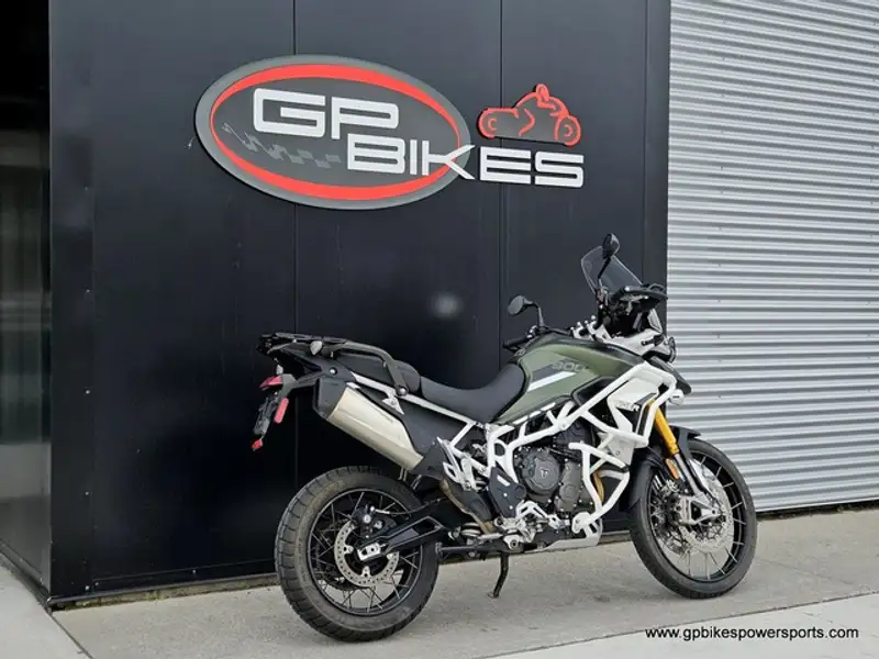 2023 Triumph Unspecified, zelená, 18 273 km, dovoz Kanada — foto 3 z 12