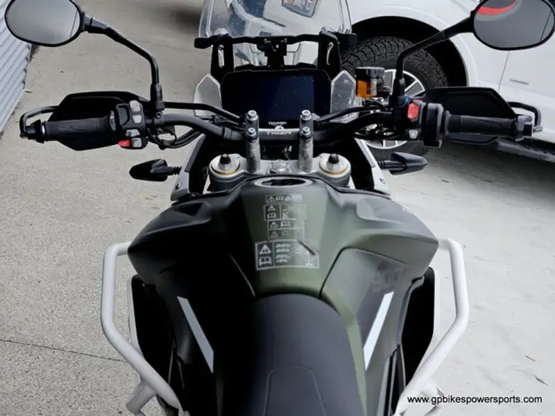 2023 Triumph Unspecified, zelená, 18 273 km, dovoz Kanada — foto 7 z 12