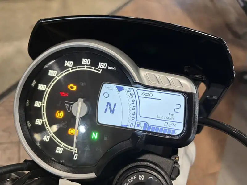2027 Triumph Tracker 400, černá, 1 km, dovoz Kanada — foto 4 z 4