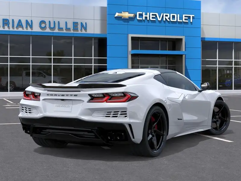 2026 Chevrolet Corvette E-Ray, bílá, 4 km, dovoz Kanada — foto 4 z 12