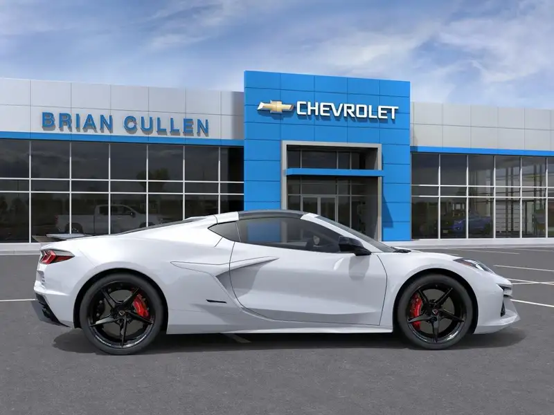 2026 Chevrolet Corvette E-Ray, bílá, 4 km, dovoz Kanada — foto 5 z 12