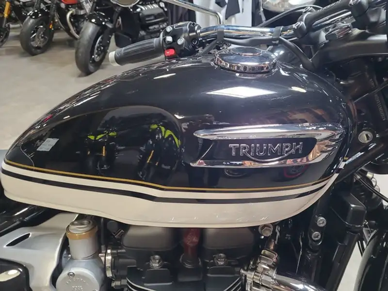 2026 Triumph Speedmaster, černá, 12 km, dovoz Kanada — foto 4 z 12