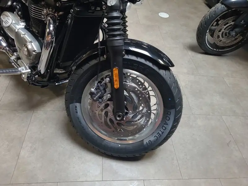 2026 Triumph Speedmaster, černá, 12 km, dovoz Kanada — foto 5 z 12