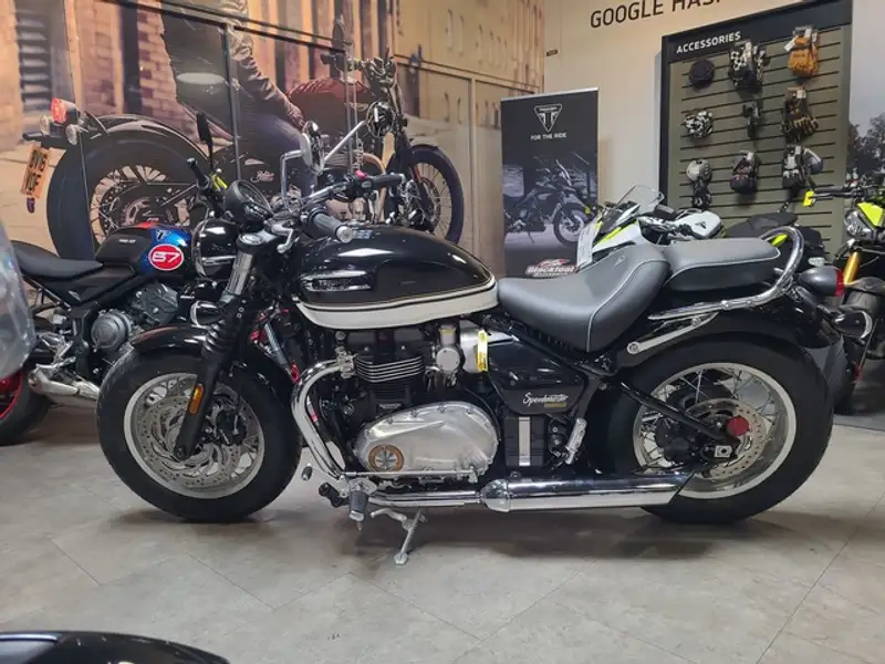 2026 Triumph Speedmaster, černá, 12 km, dovoz Kanada — foto 9 z 12