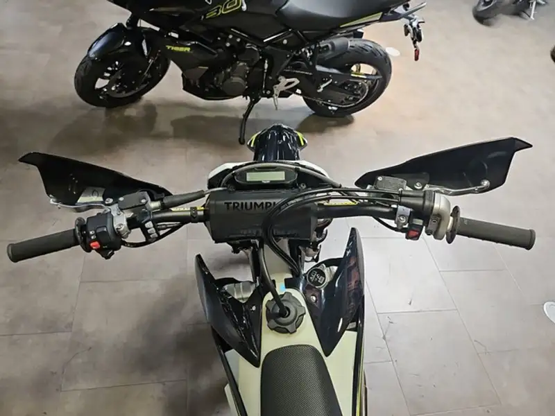 2026 Triumph TF 450-E, žlutá, 12 km, dovoz Kanada — foto 11 z 12