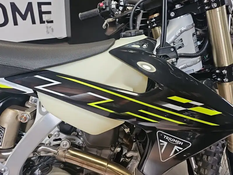 2026 Triumph TF 450-E, žlutá, 12 km, dovoz Kanada — foto 4 z 12