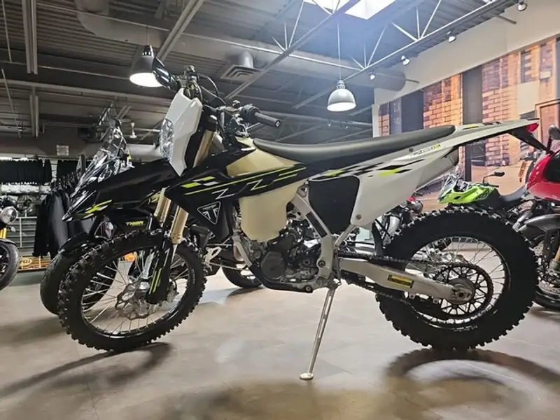 2026 Triumph TF 450-E, žlutá, 12 km, dovoz Kanada — foto 9 z 12