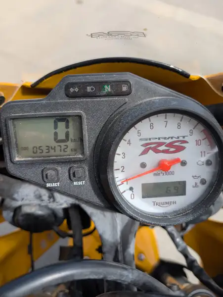 2000 Triumph Sprint RS, žlutá, 53 000 km, dovoz Kanada — foto 4 z 9