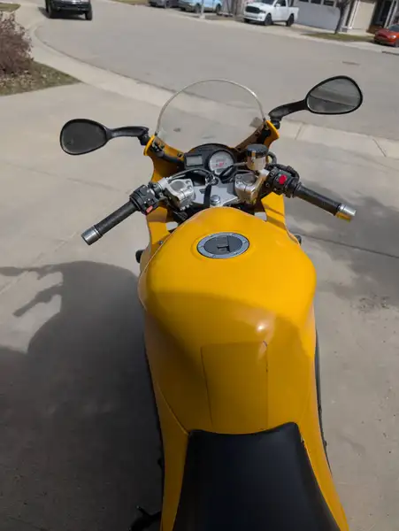 2000 Triumph Sprint RS, žlutá, 53 000 km, dovoz Kanada — foto 5 z 9