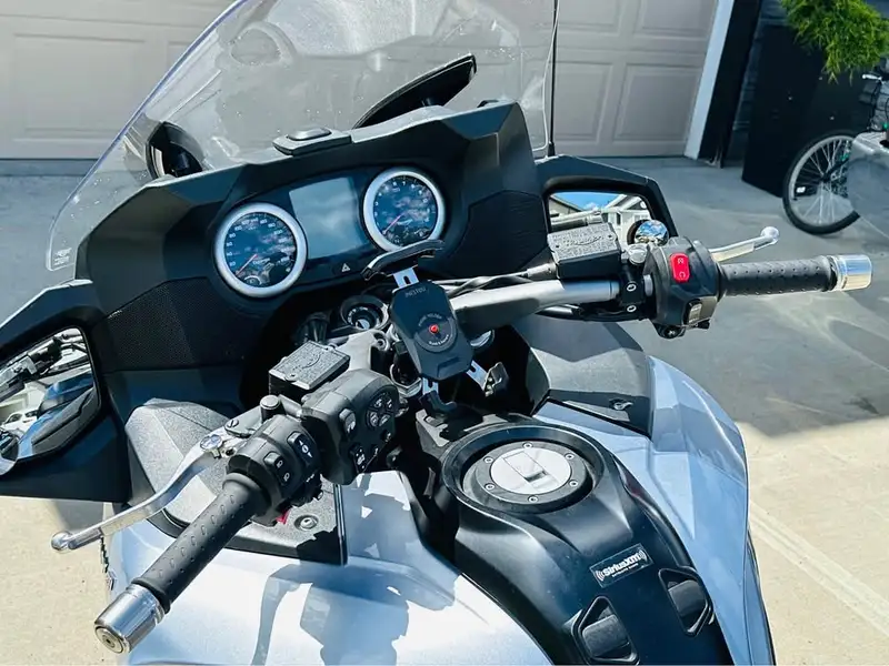 2015 Triumph Trophy, stříbrná, 86 000 km, dovoz Kanada — foto 10 z 12