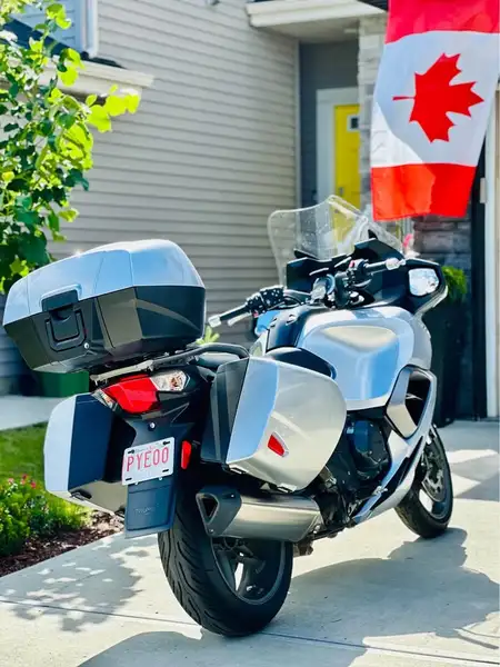 2015 Triumph Trophy, stříbrná, 86 000 km, dovoz Kanada — foto 11 z 12