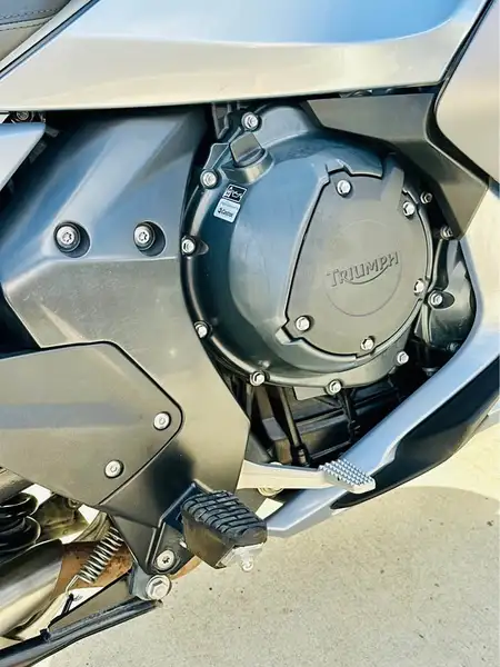 2015 Triumph Trophy, stříbrná, 86 000 km, dovoz Kanada — foto 2 z 12