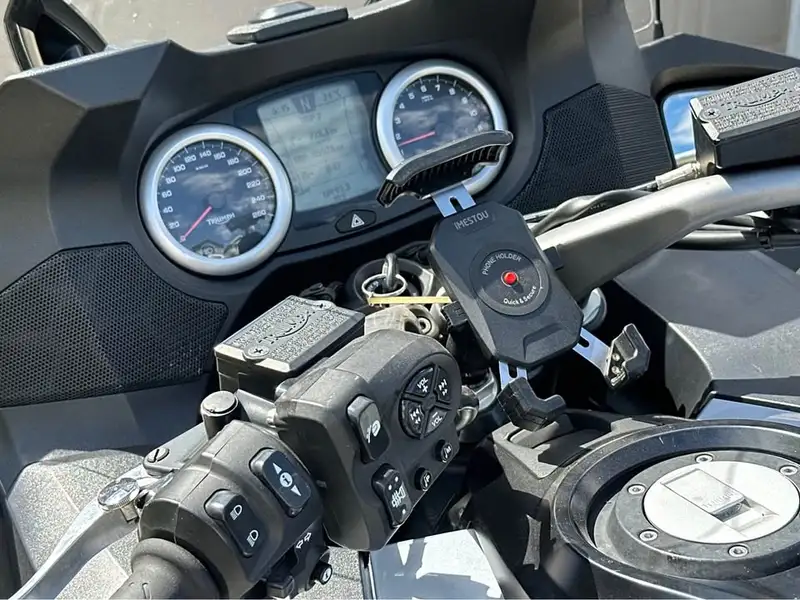 2015 Triumph Trophy, stříbrná, 86 000 km, dovoz Kanada — foto 4 z 12