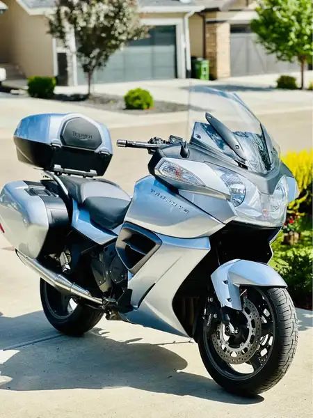 2015 Triumph Trophy, stříbrná, 86 000 km, dovoz Kanada — foto 9 z 12