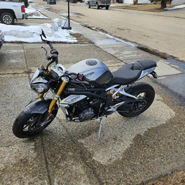 2022 Triumph Unspecified, 4 960 km, dovoz Kanada — foto 2 z 10