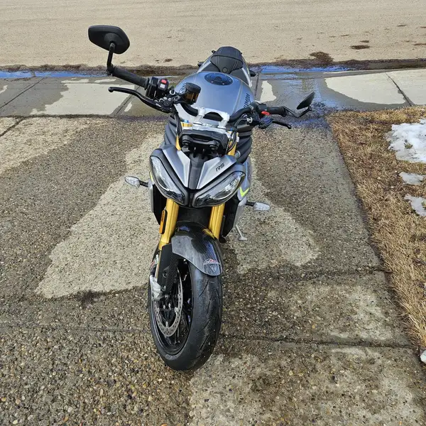 2022 Triumph Unspecified, 4 960 km, dovoz Kanada — foto 4 z 10