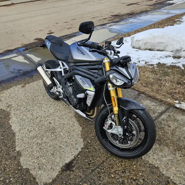 2022 Triumph Unspecified, 4 960 km, dovoz Kanada — foto 5 z 10