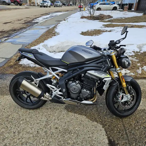 2022 Triumph Unspecified, 4 960 km, dovoz Kanada — foto 6 z 10