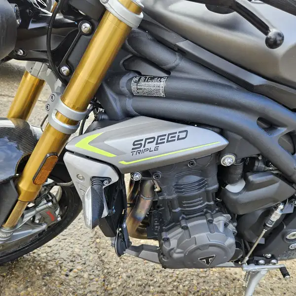 2022 Triumph Unspecified, 4 960 km, dovoz Kanada — foto 8 z 10