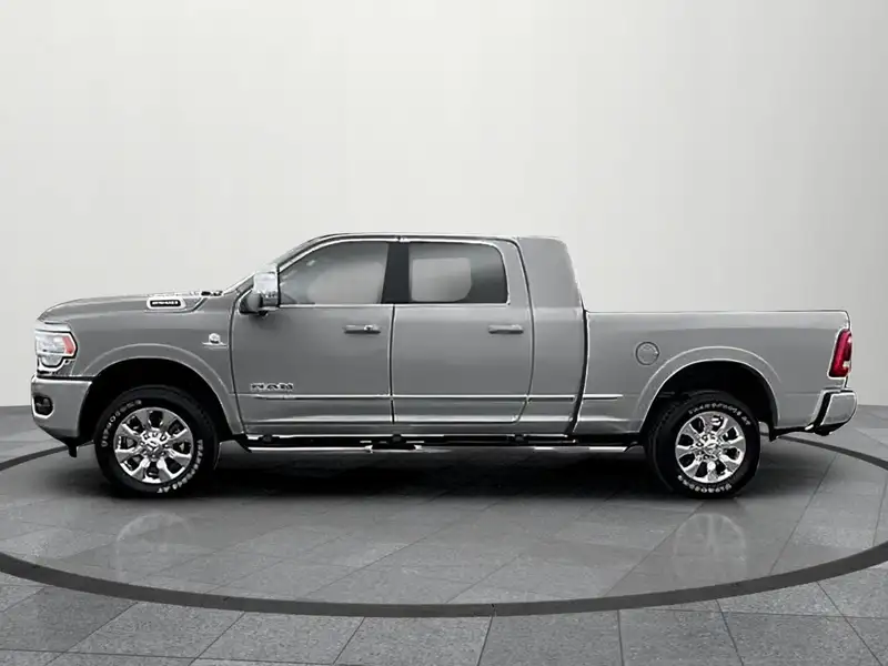 2023 RAM 2500, stříbrná, 80 884 km, dovoz Kanada — foto 2 z 2