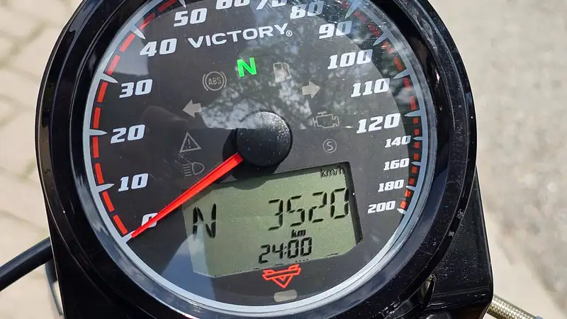 2017 Victory Unspecified Octane Custom, černá, 3 520 km, dovoz Kanada — foto 4 z 4