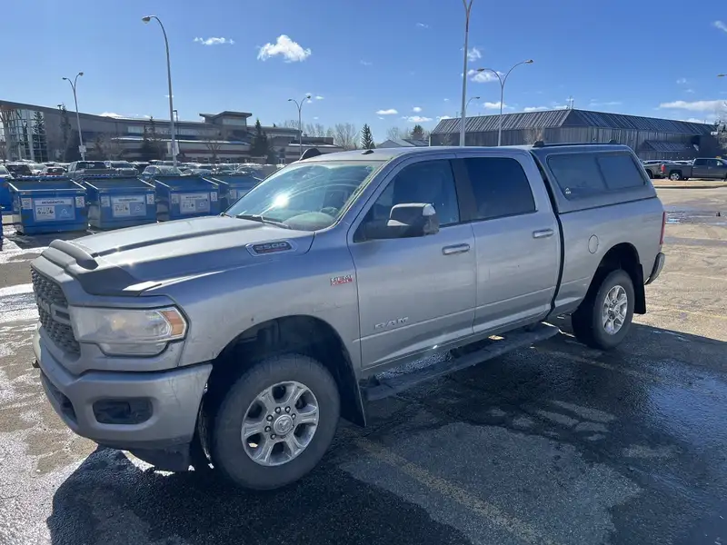 2022 RAM 2500, stříbrná, 132 000 km, dovoz Kanada — foto 3 z 7