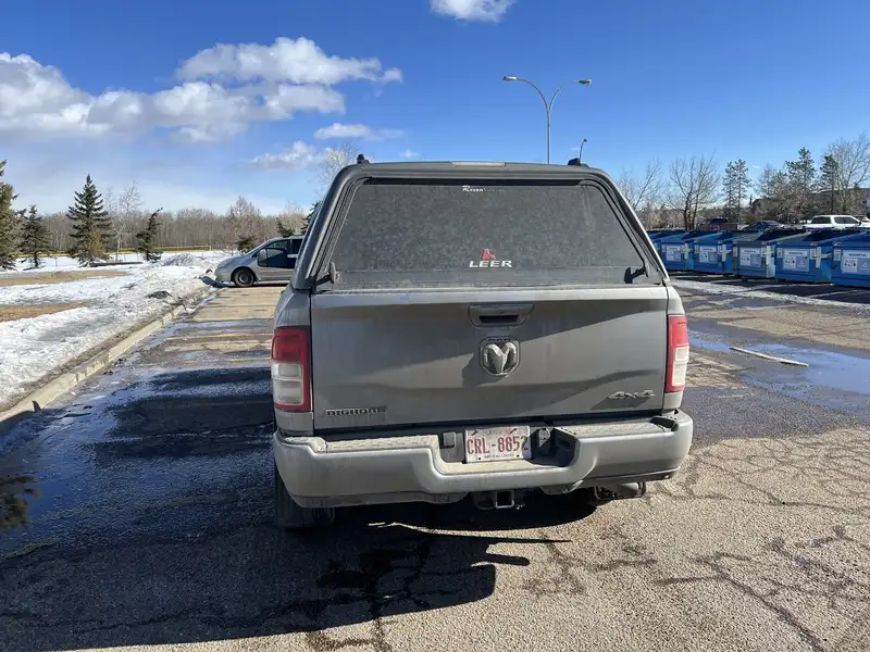 2022 RAM 2500, stříbrná, 132 000 km, dovoz Kanada — foto 4 z 7