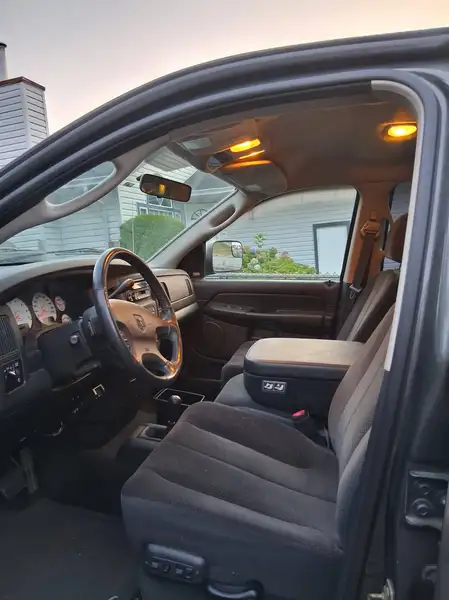 2003 RAM 2500, šedá, 183 000 km, dovoz Kanada — foto 5 z 9