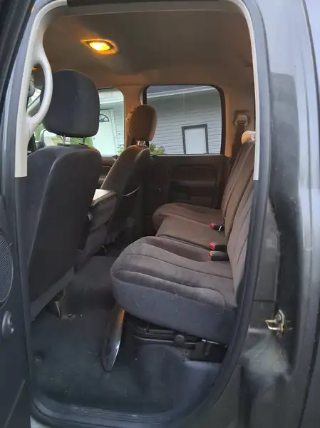 2003 RAM 2500, šedá, 183 000 km, dovoz Kanada — foto 6 z 9