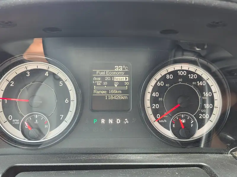 2016 RAM 2500, černá, 118 426 km, dovoz Kanada — foto 5 z 5